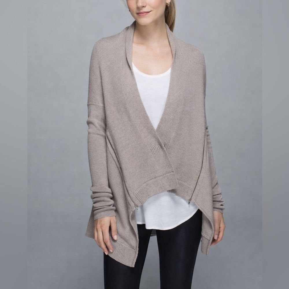 Lululemon Wrap It Up Sweater Women's Medium Gray Athleisure Cozy Layering Casual